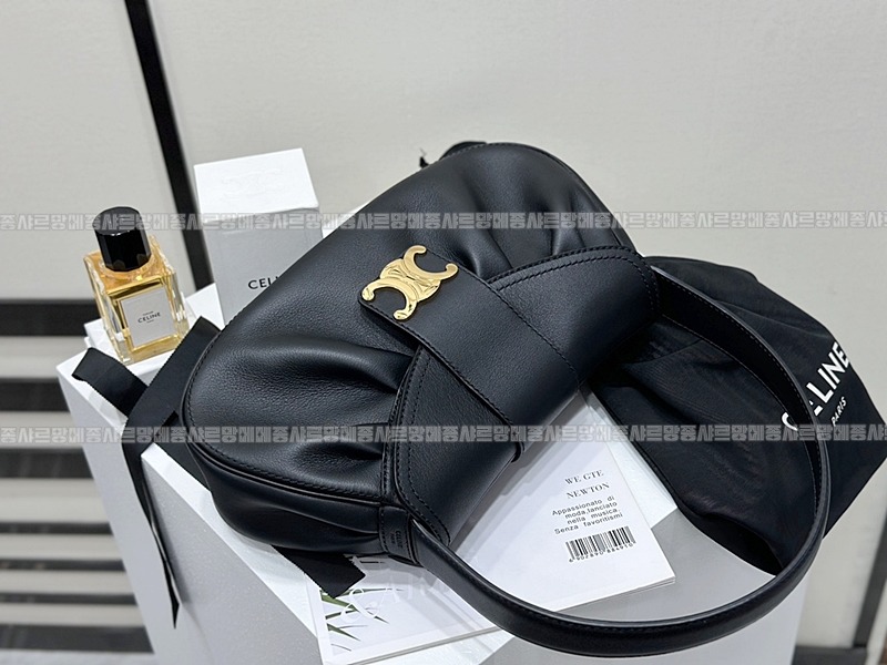 셀린느미디움폴리벡  20260305-145120-009루.jpg