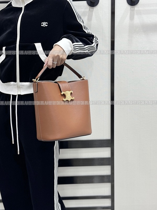 셀린느미디움루이스버킷백  20260305-160121-024루.jpg