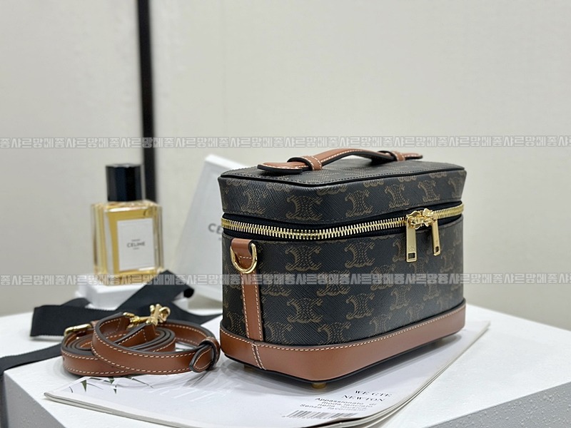 셀린느베니티백  20260305-161014-005루.jpg