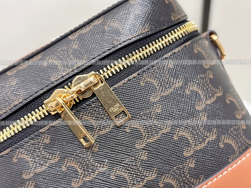 셀린느베니티백  20260305-161015-010루.jpg