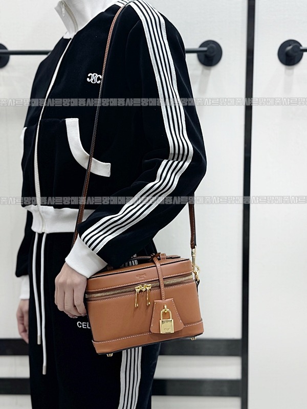 셀린느베니티백  20260305-161356-017루.jpg