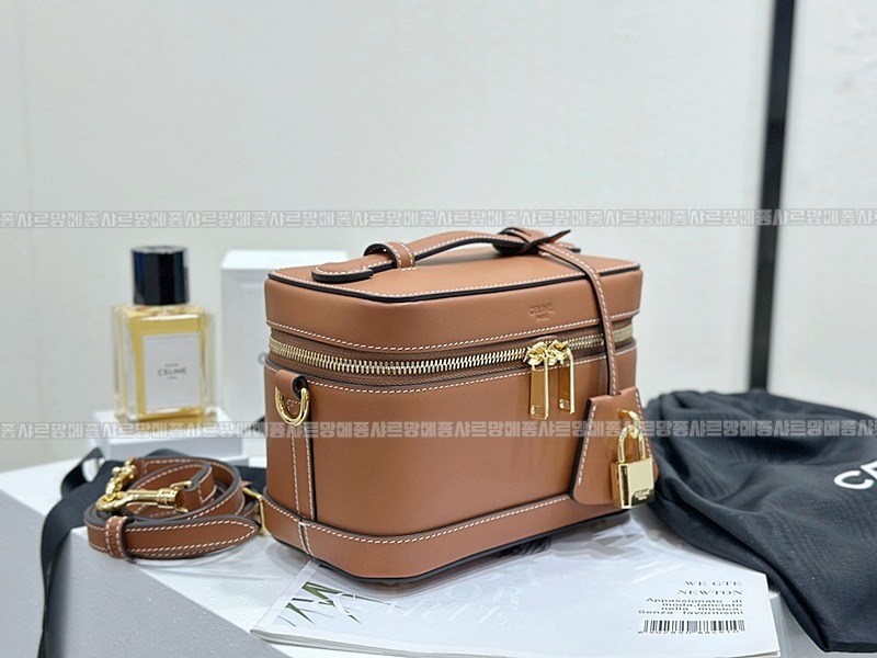 셀린느베니티백  20260305-161355-002루.jpg