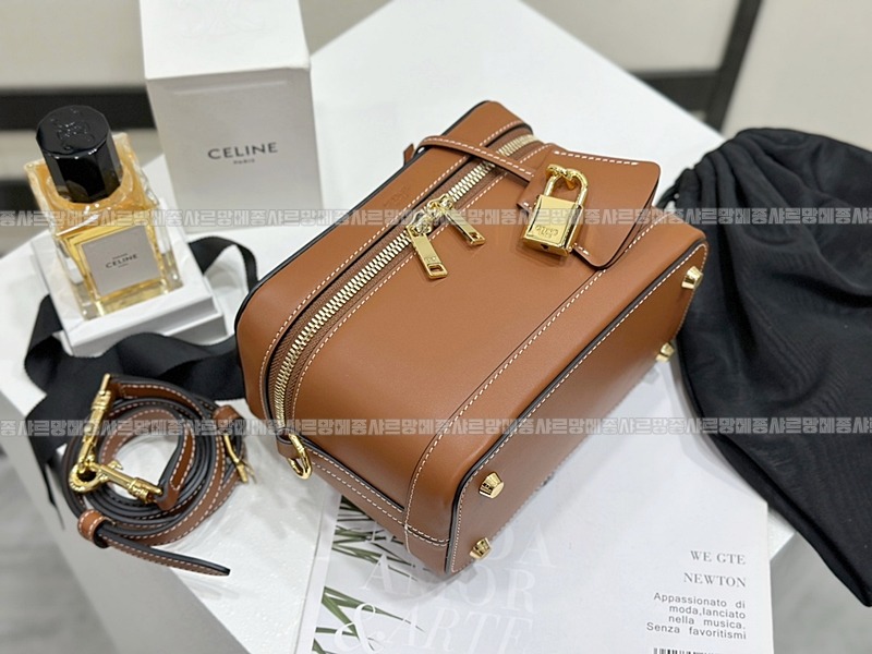 셀린느베니티백  20260305-161356-016루.jpg