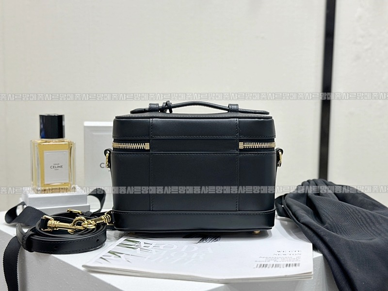 셀린느베니티백  20260305-163750-003루.jpg
