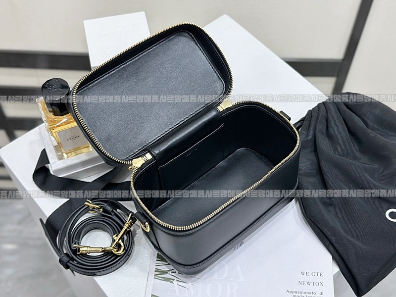 셀린느베니티백  20260305-163750-005루.jpg