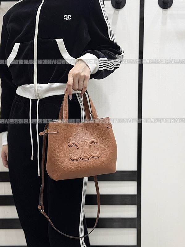 셀린느미니카바스아나이스퀴르트리옹프  20260305-164523-017루.jpg