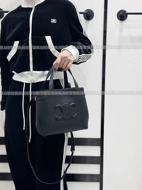 셀린느미니카바스아나이스퀴르트리옹프  20260305-164915-021루.jpg