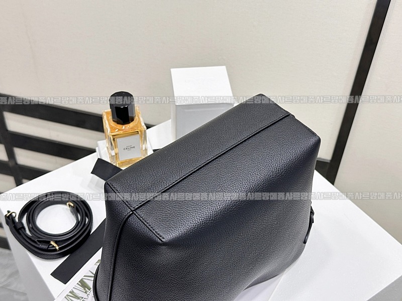 셀린느미니카바스아나이스퀴르트리옹프  20260305-164913-008루.jpg