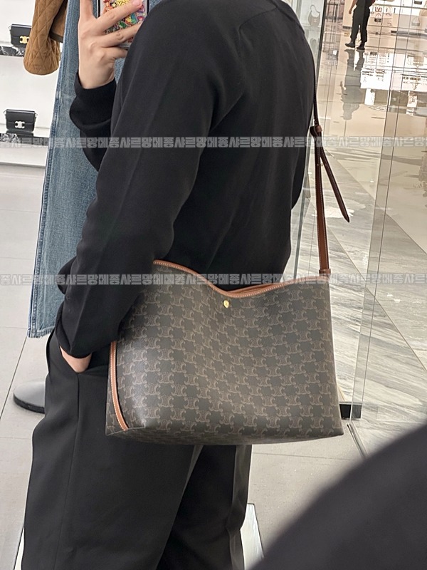 셀린느소프트쇼퍼백 20260306-111338-016루.jpg