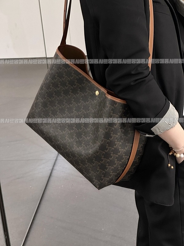 셀린느소프트쇼퍼백 20260306-111339-019루.jpg