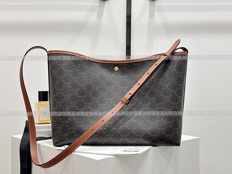 셀린느소프트쇼퍼백 20260306-111335-001루.jpg