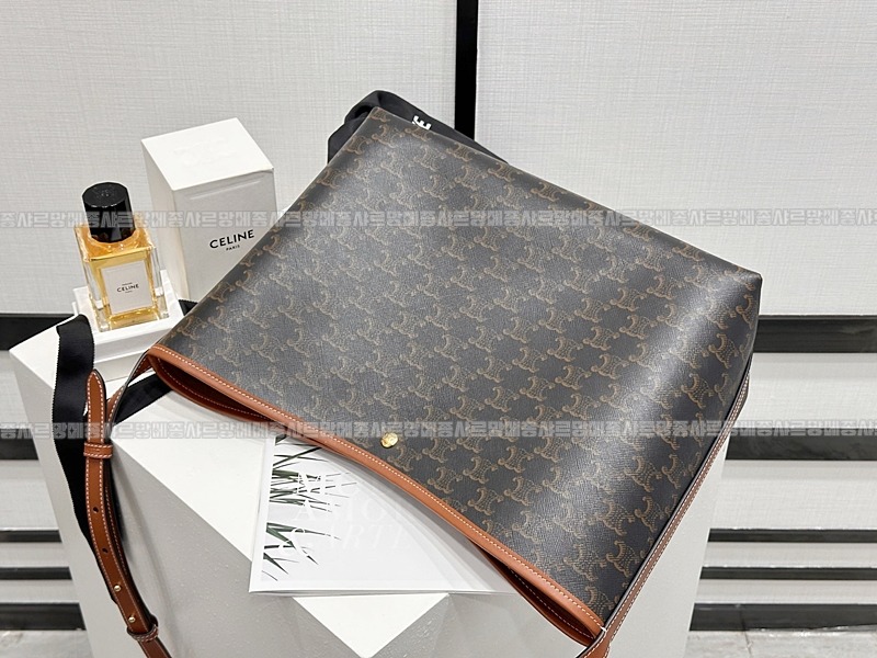 셀린느소프트쇼퍼백 20260306-111336-003루.jpg