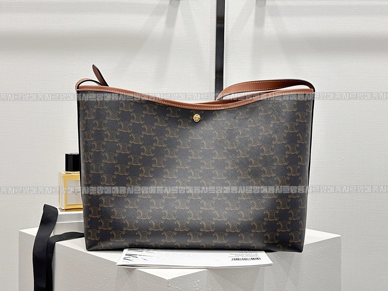 셀린느소프트쇼퍼백 20260306-111335-002루.jpg