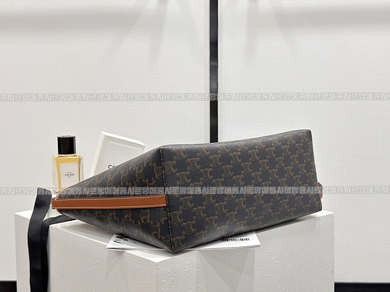 셀린느소프트쇼퍼백 20260306-111336-009루.jpg