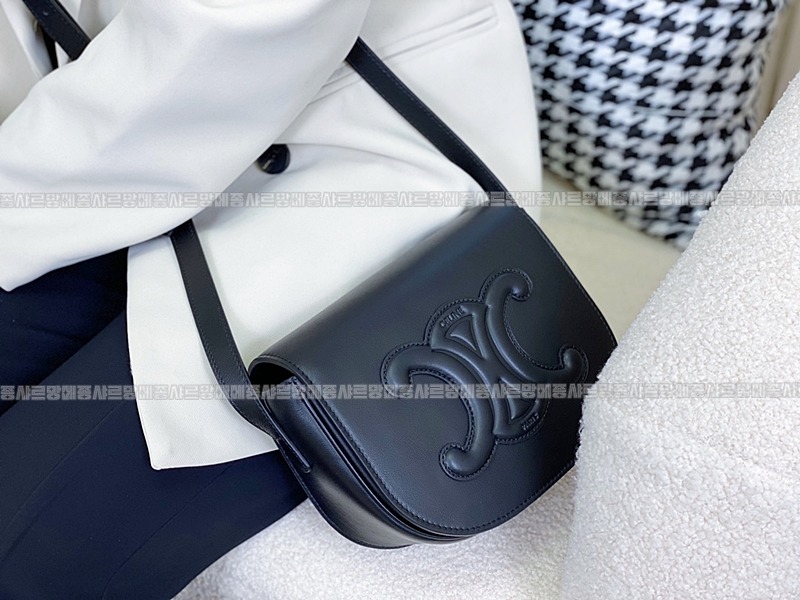 셀린느폴코퀴르트리오페크로스백 20260306-113103-002루.jpg