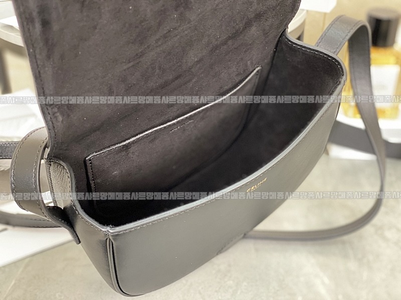 셀린느폴코퀴르트리오페크로스백 20260306-113104-014루.jpg