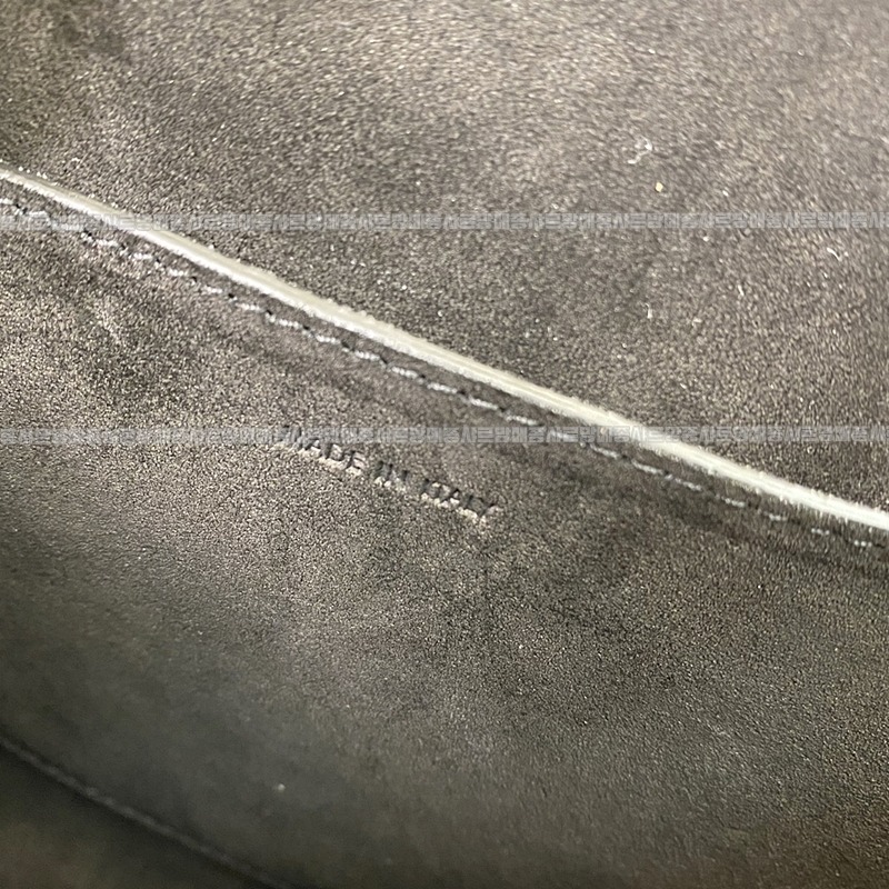 셀린느폴코퀴르트리오페크로스백 20260306-113105-017루.jpg