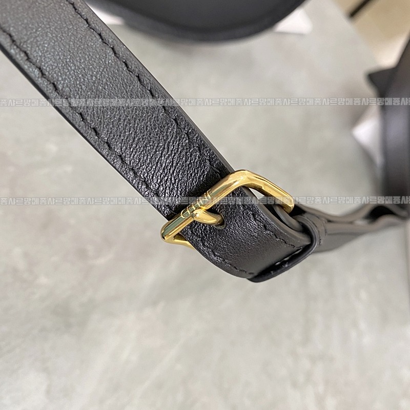 셀린느폴코퀴르트리오페크로스백 20260306-113106-021루.jpg