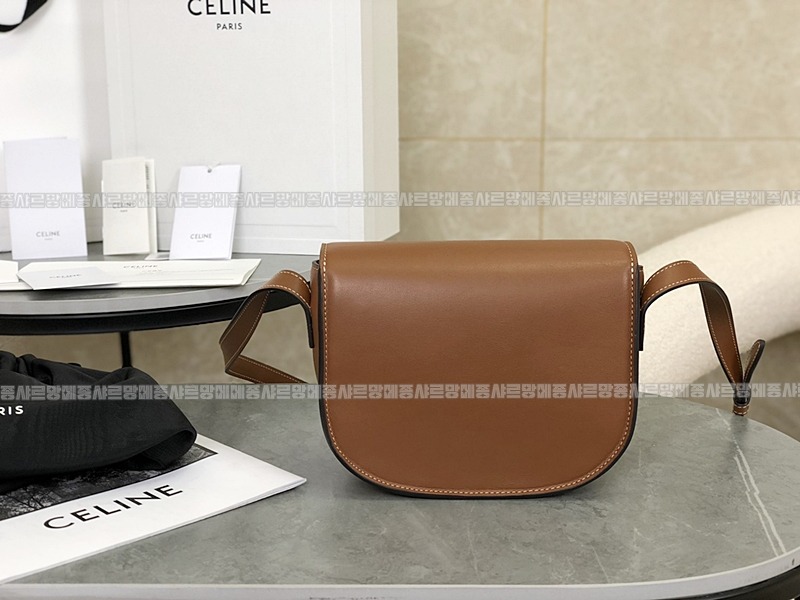 셀린느폴코퀴르트리오페크로스백 20260306-113459-003루.jpg