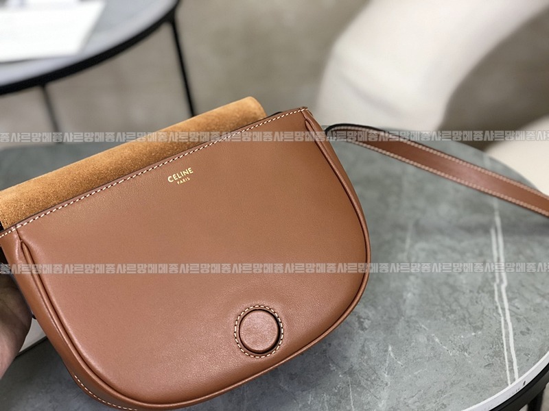 셀린느폴코퀴르트리오페크로스백 20260306-113500-005루.jpg