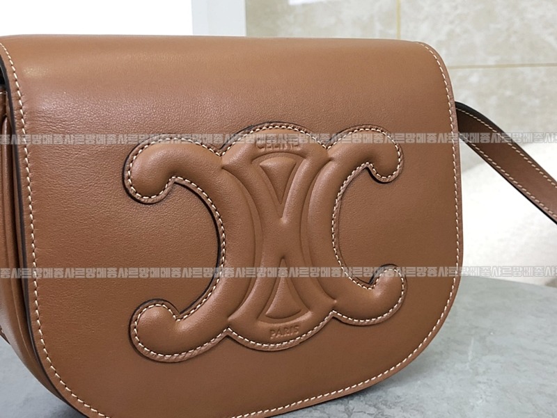 셀린느폴코퀴르트리오페크로스백 20260306-113500-010루.jpg