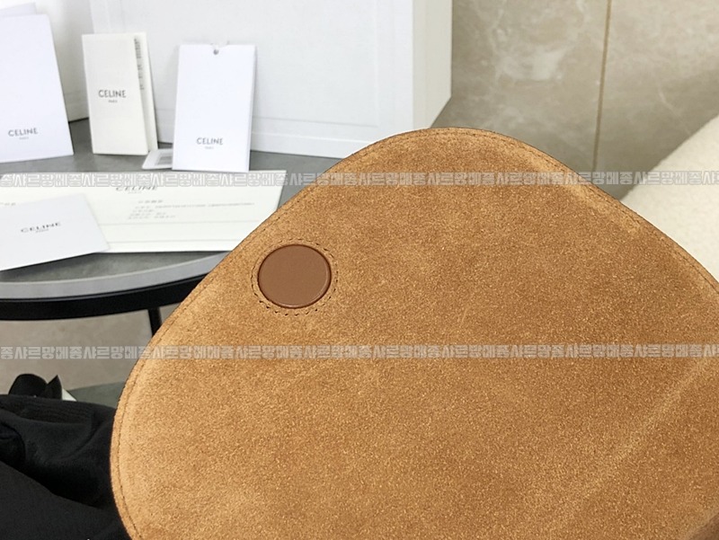 셀린느폴코퀴르트리오페크로스백 20260306-113500-012루.jpg