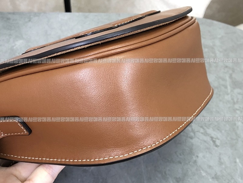 셀린느폴코퀴르트리오페크로스백 20260306-113501-015루.jpg