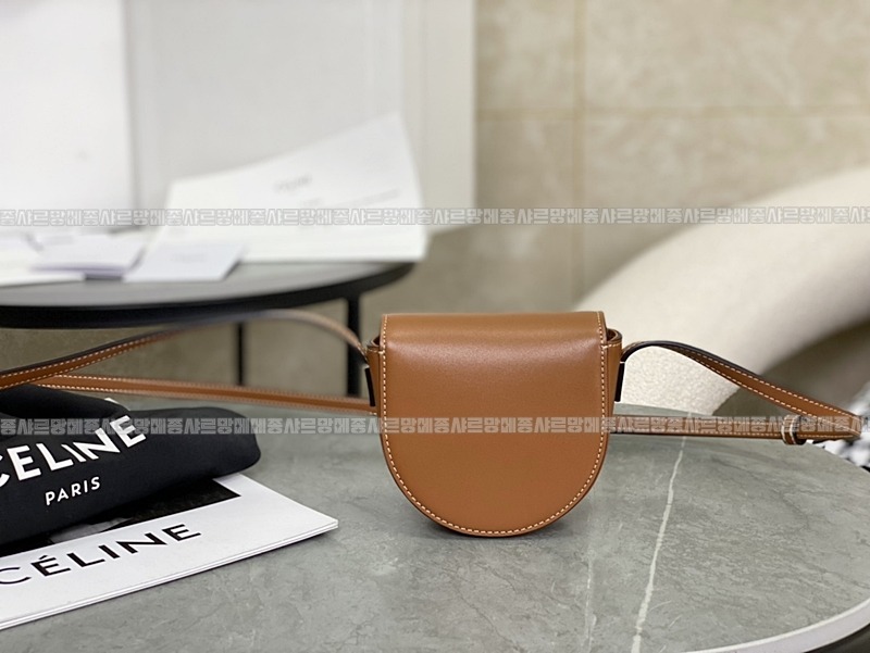 셀린느미니베사체퀴르트리오프 20260306-114945-004루.jpg