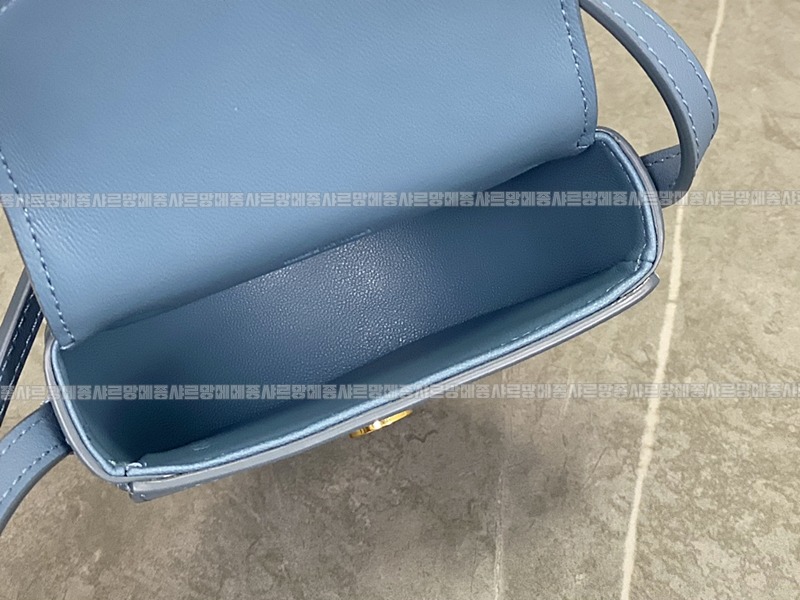 셀린느미니베사체퀴르트리오프 20260306-130119-008루.jpg