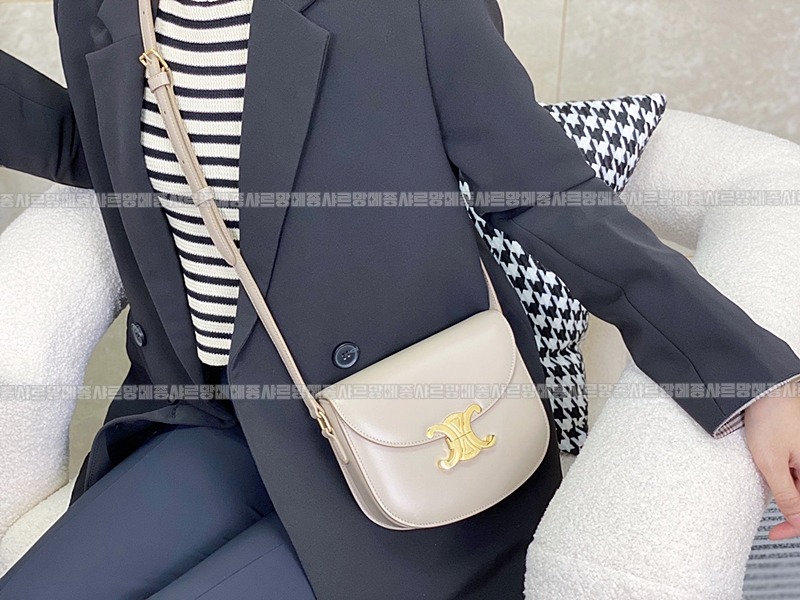 셀린느틴베사체 20260306-132139-019루.jpg