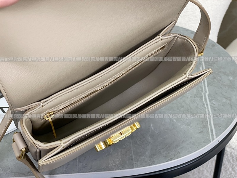 셀린느틴베사체 20260306-132137-009루.jpg