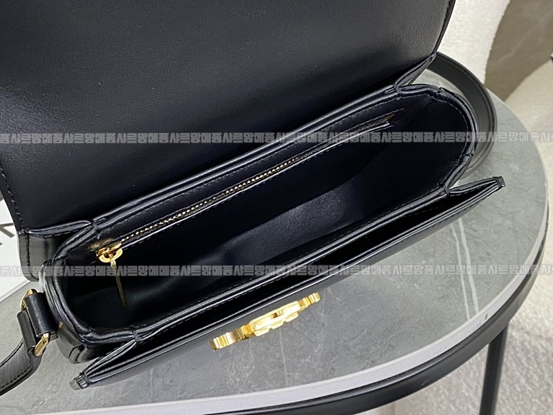 셀린느틴베사체 20260306-132711-009루.jpg