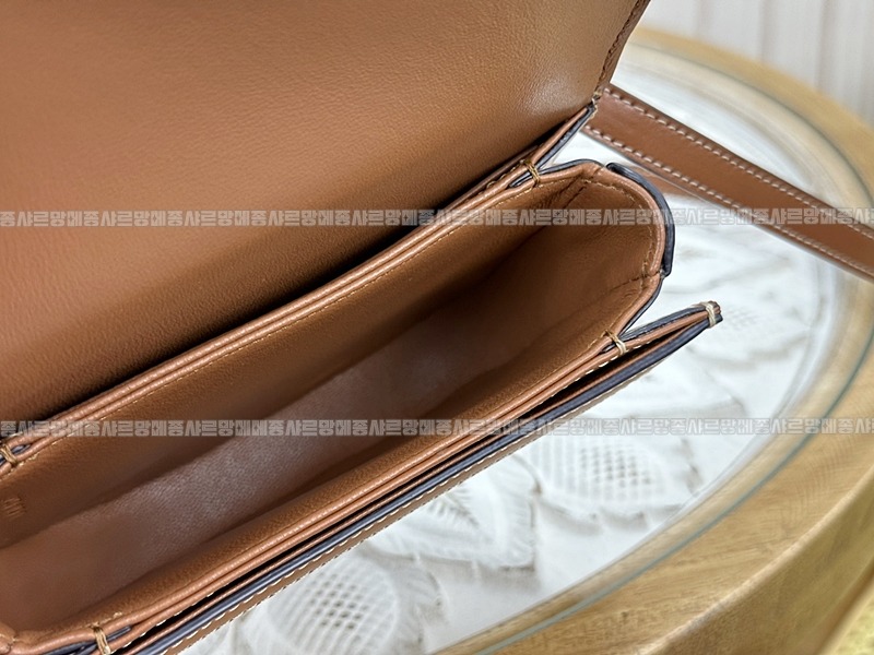 셀린느베사체미니트리오페숄더백 20260306-155445-015루.jpg