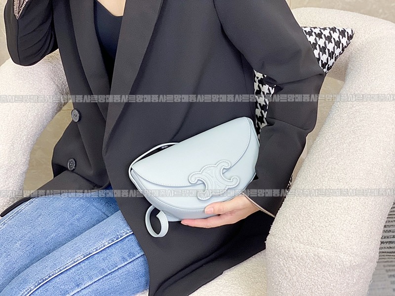 셀린느퀴르트리오페베사체숄더백 20260306-161237-021루.jpg