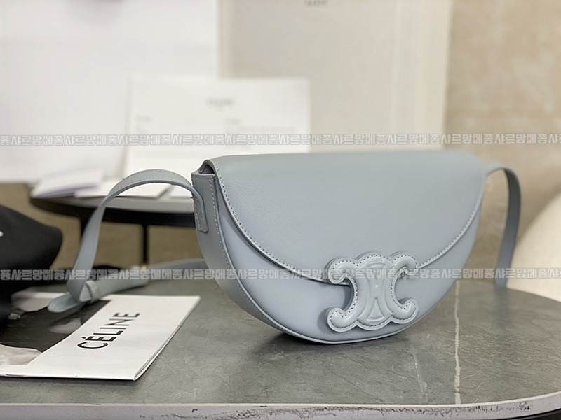 셀린느퀴르트리오페베사체숄더백 20260306-161235-002루.jpg