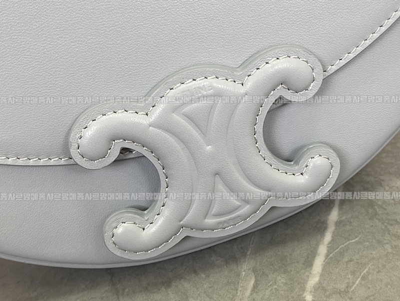 셀린느퀴르트리오페베사체숄더백 20260306-161235-005루.jpg