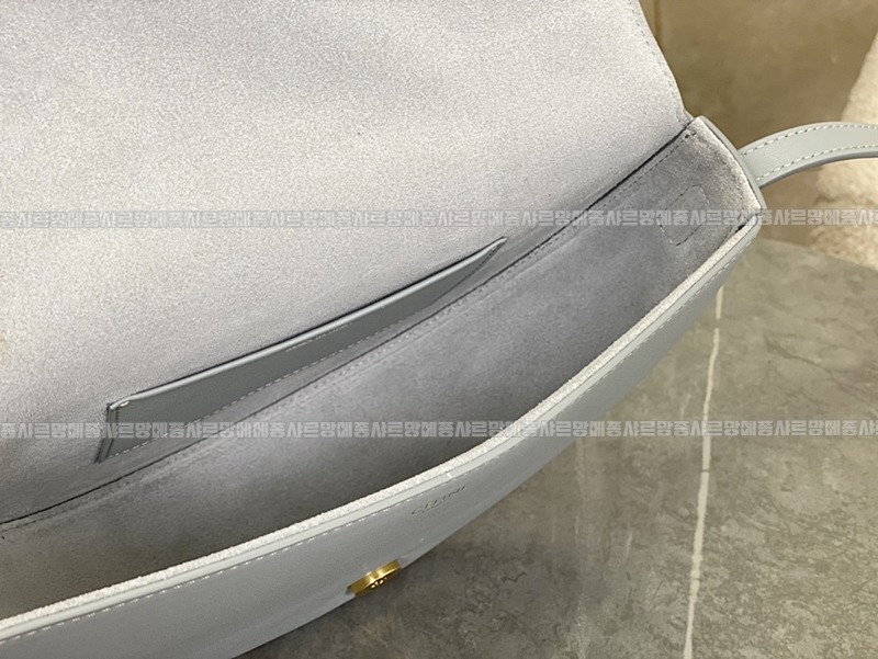 셀린느퀴르트리오페베사체숄더백 20260306-161235-009루.jpg