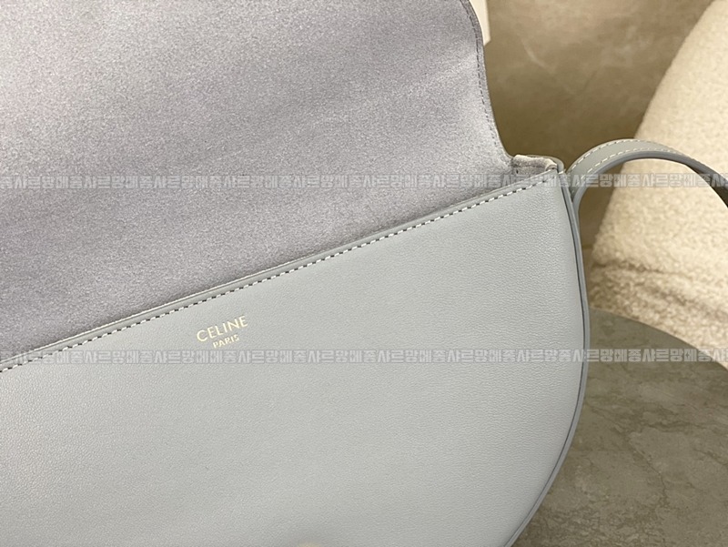셀린느퀴르트리오페베사체숄더백 20260306-161236-012루.jpg