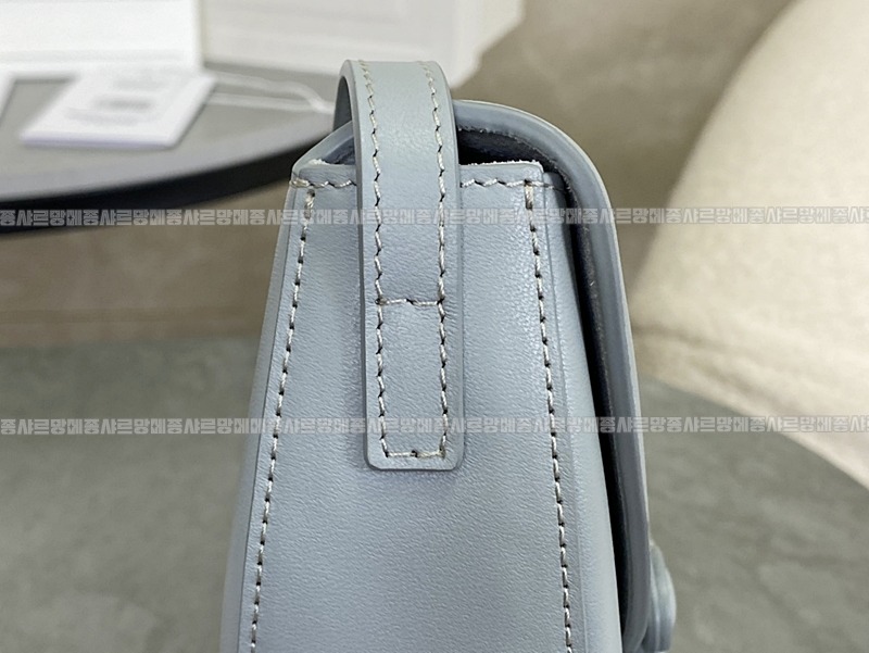 셀린느퀴르트리오페베사체숄더백 20260306-161236-013루.jpg