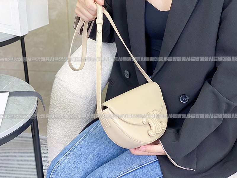 셀린느퀴르트리오페베사체숄더백 20260306-161748-021루.jpg