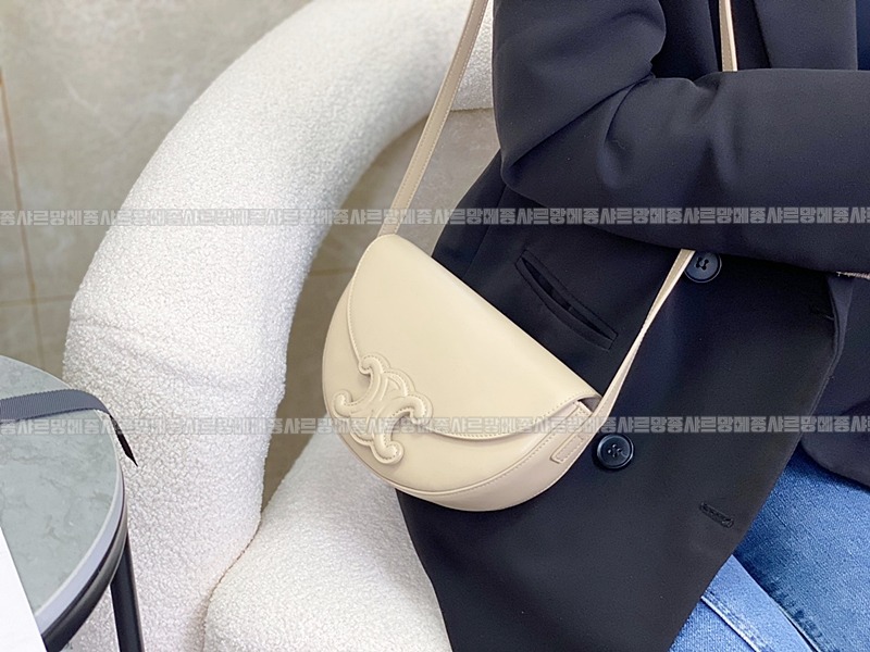 셀린느퀴르트리오페베사체숄더백 20260306-161748-022루.jpg