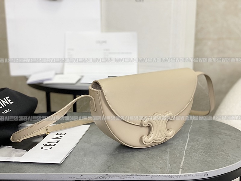 셀린느퀴르트리오페베사체숄더백 20260306-161745-002루.jpg