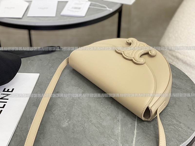 셀린느퀴르트리오페베사체숄더백 20260306-161746-006루.jpg
