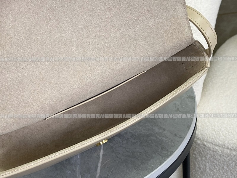 셀린느퀴르트리오페베사체숄더백 20260306-161746-009루.jpg