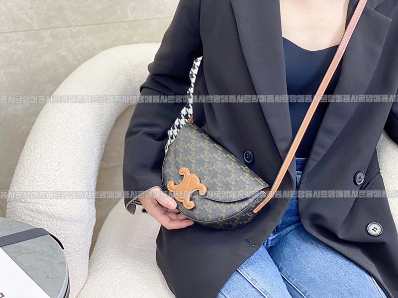 셀린느퀴르트리오페베사체숄더백 20260306-162234-021루.jpg