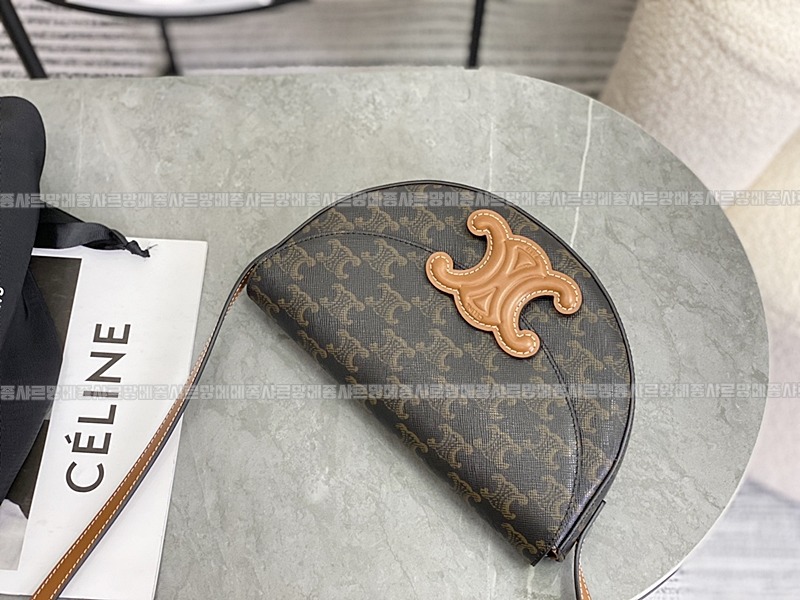 셀린느퀴르트리오페베사체숄더백 20260306-162232-003루.jpg