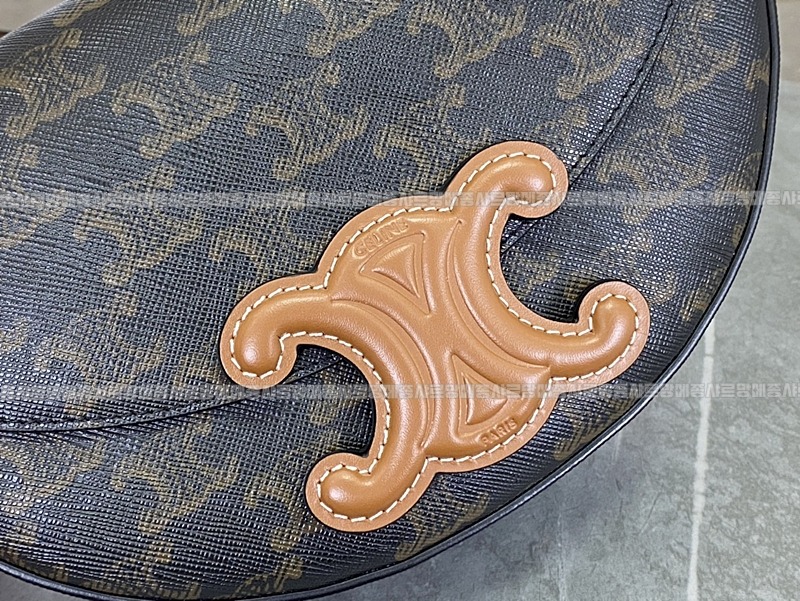 셀린느퀴르트리오페베사체숄더백 20260306-162232-005루.jpg