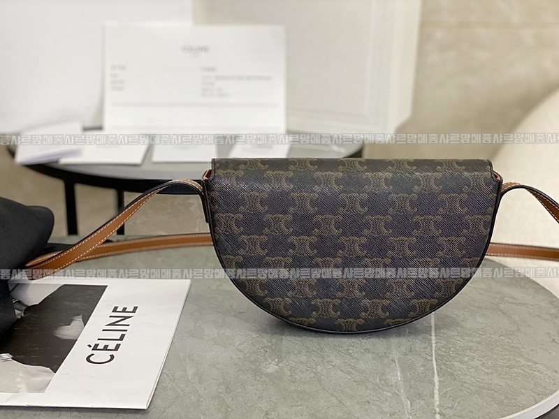 셀린느퀴르트리오페베사체숄더백 20260306-162232-004루.jpg