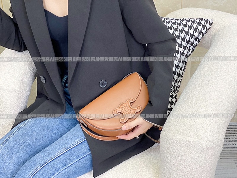 셀린느퀴르트리오페베사체숄더백 20260306-163108-016루.jpg