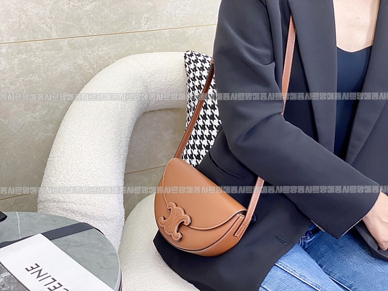 셀린느퀴르트리오페베사체숄더백 20260306-163108-021루.jpg